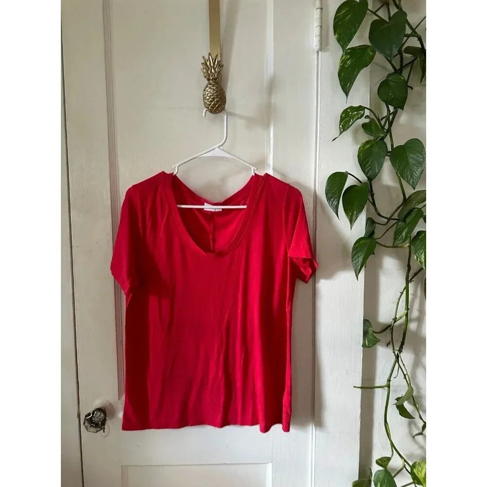 GAP Women’s size medium red t-shirt - Picture 1 of 6